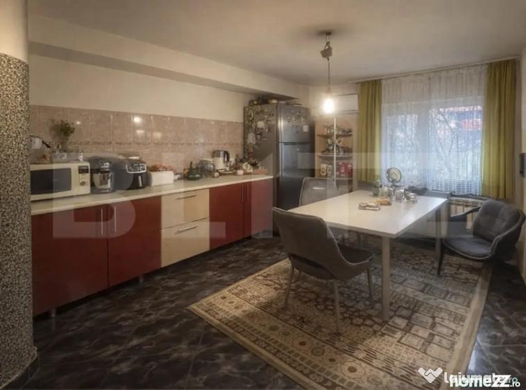 Apartament cu 4 camere decomandat în Central