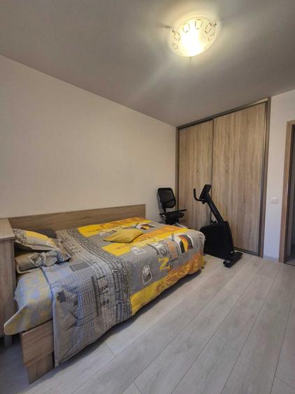 Apartament cu 2 camere decomandat în Tractorul