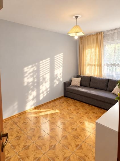 Apartament cu 3 camere decomandat în Titan