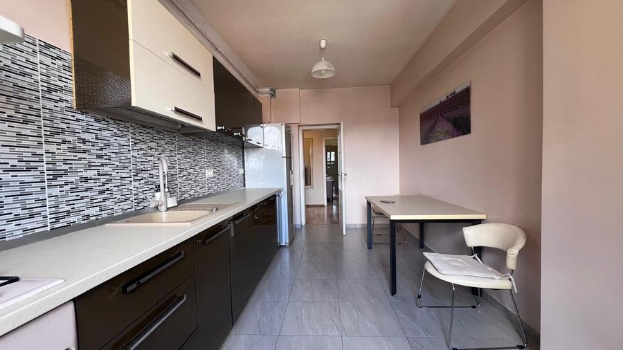 Apartament cu 3 camere decomandat în Prelungirea Ghencea