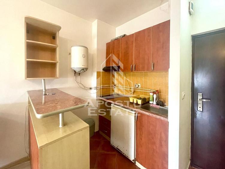 Apartament cu 2 camere semidecomandat, mobilat în Aurel Vlaicu