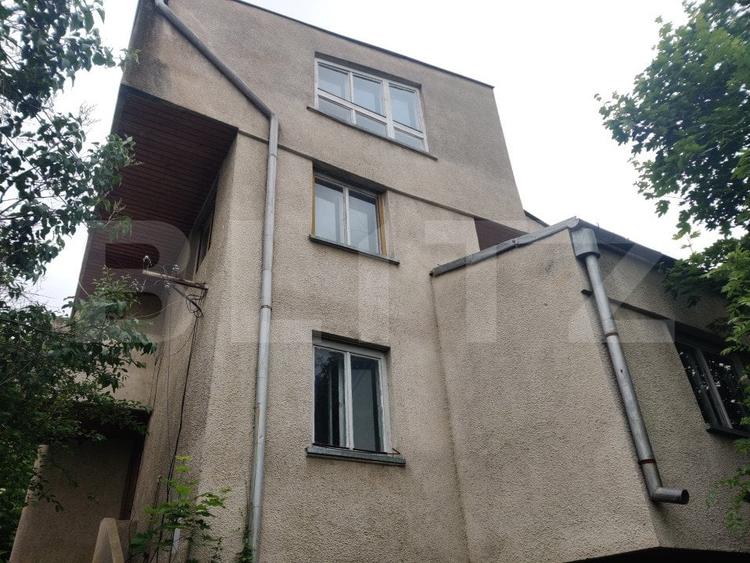 Casă individuală cu 7 camere cu Canalizare în Dealul Cetății