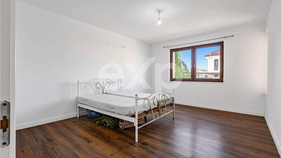 Casă individuală cu 8 camere cu Teren 930 Mp în Dumbrăvița