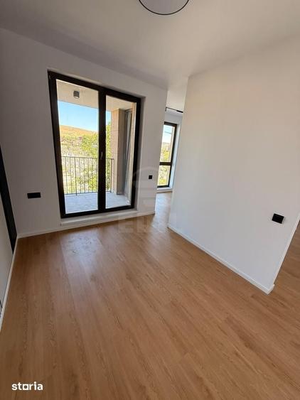 Casă cu 6 camere cu Teren 252 Mp în Florești