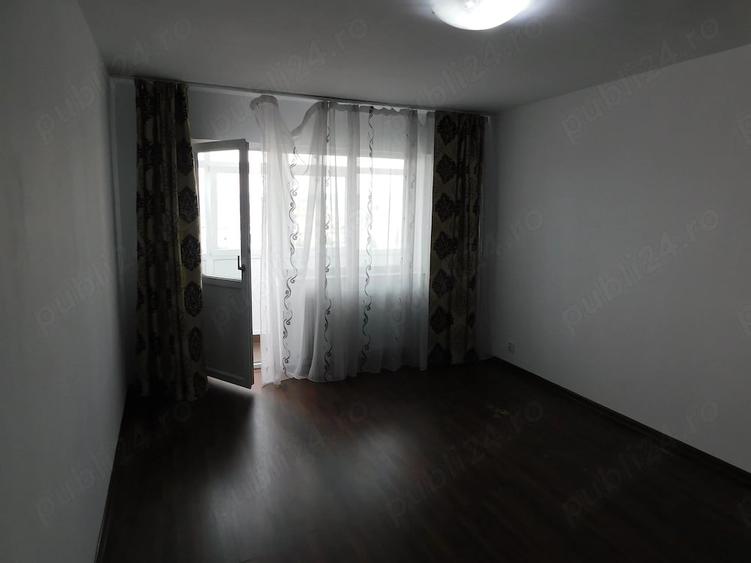 Apartament cu 3 camere decomandat în Exterior Vest
