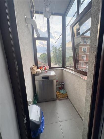 Apartament cu 3 camere decomandat, mobilat în Poarta 6