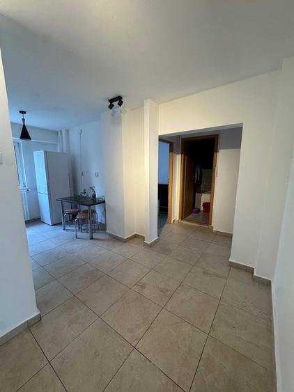 Apartament cu 3 camere decomandat în Exterior Vest