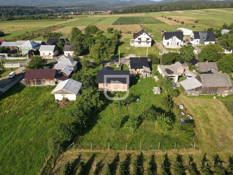 Casă individuală cu 4 camere cu Canalizare în Clit