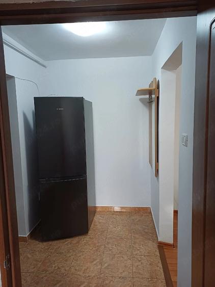 Apartament cu 3 camere semidecomandat în Mărăței