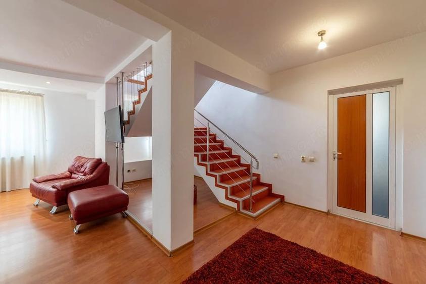 Apartament cu 6 camere decomandat în Găvana
