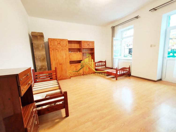 Apartament cu 3 camere decomandat, mobilat în Central