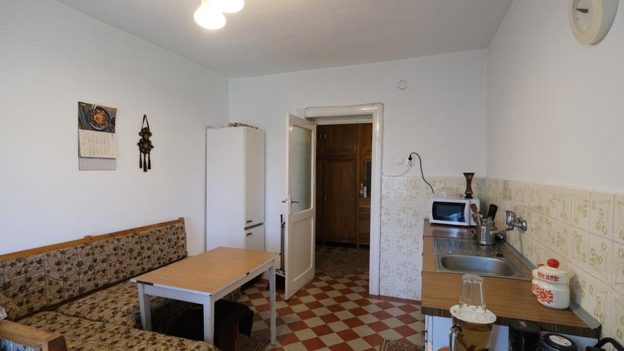 Casă individuală cu 7 camere cu Canalizare în Fieni