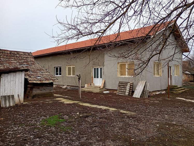 Casă individuală cu 5 camere cu Canalizare în Mailat