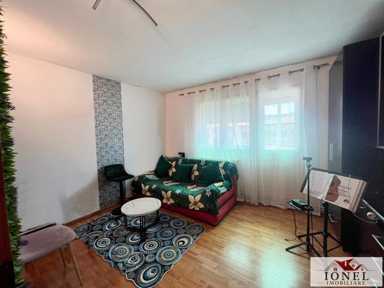 Apartament cu 2 camere semidecomandat în Cetate