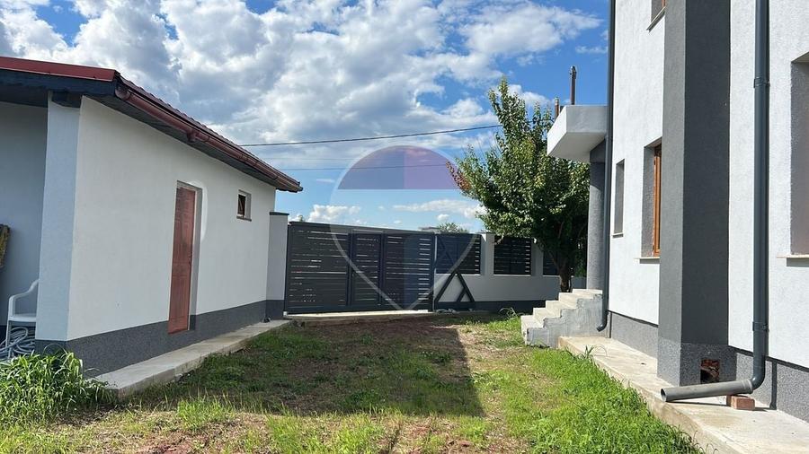 Casă individuală cu 5 camere cu Teren 570 Mp în Săftica