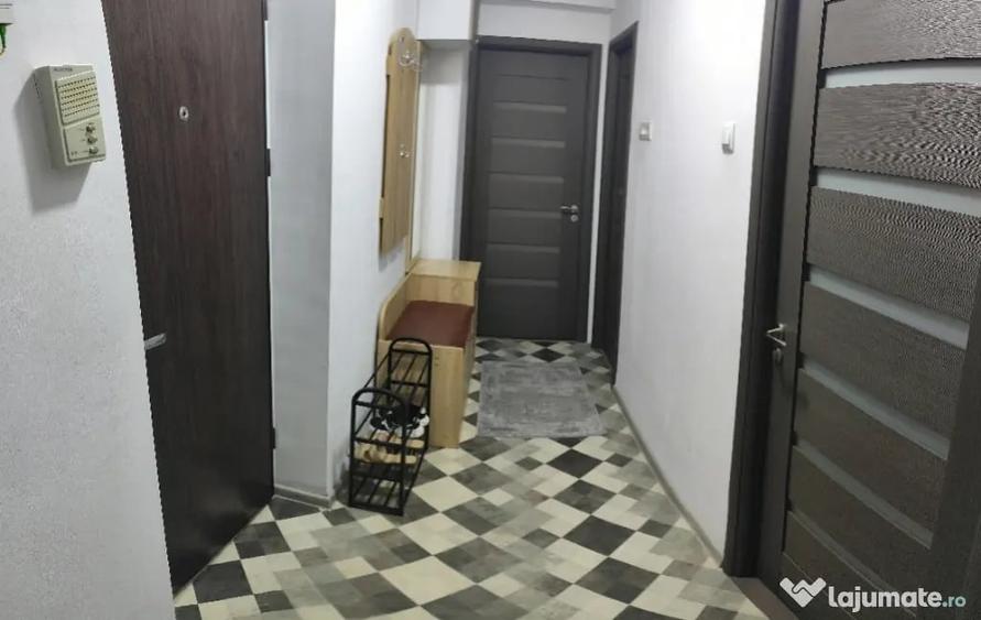 Apartament cu 3 camere semidecomandat în Gara