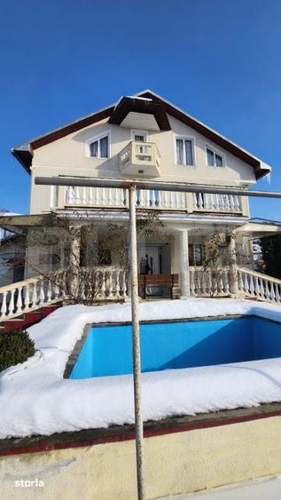 Casă cu 5 camere cu Teren 1000 Mp în Central