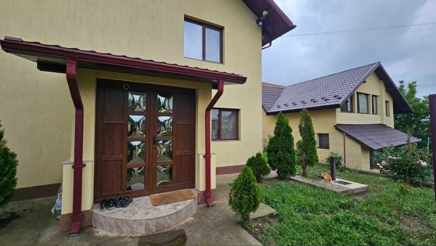 Casă cu 4 camere în Valea Adâncă