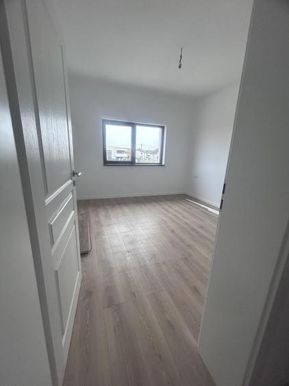 Casă cu 4 camere cu Teren 355 Mp în Vladimirescu
