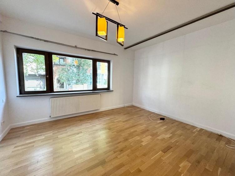 Apartament cu 3 camere în Primăverii