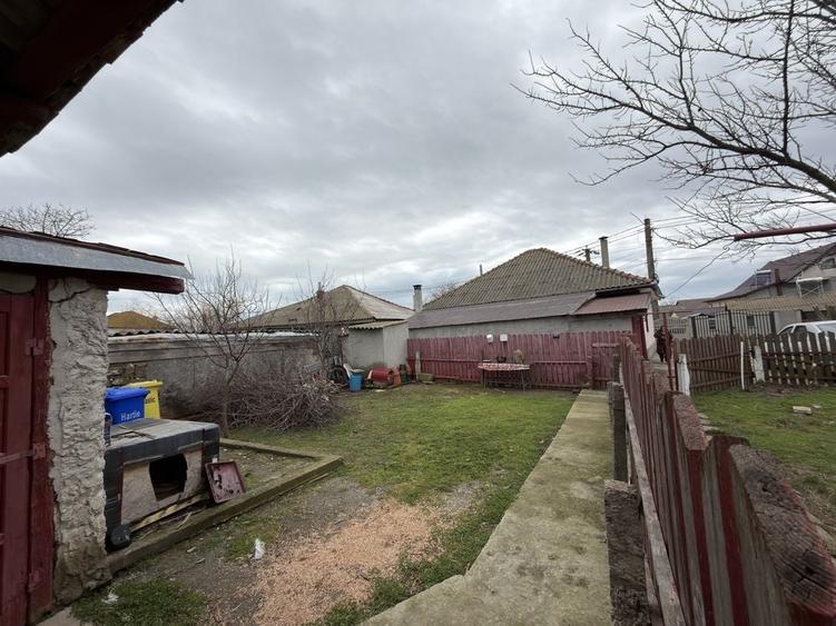 Casă cu 3 camere în Corbu