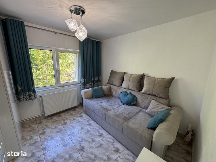 Apartament cu 4 camere decomandat în Micro 16