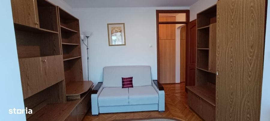 Apartament cu 4 camere decomandat în Tractorul