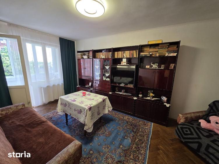 Apartament cu 3 camere decomandat în Vlahuță