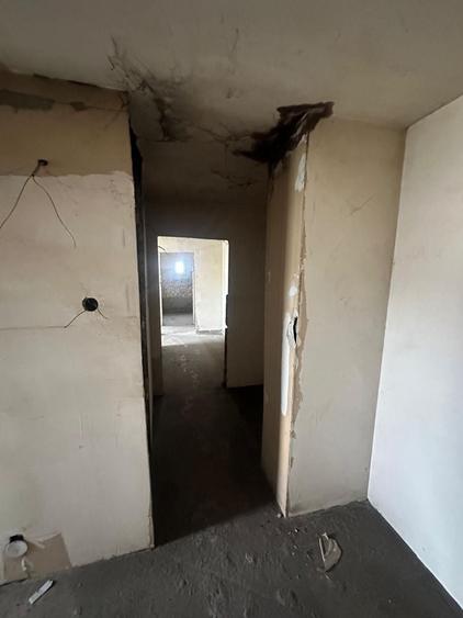 Apartament cu 3 camere decomandat în Croici