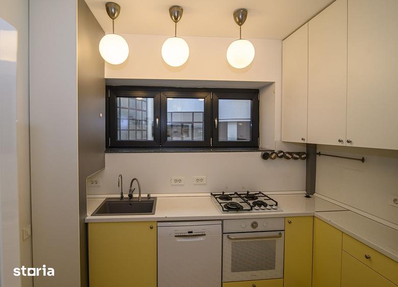Apartament cu 4 camere în Romană