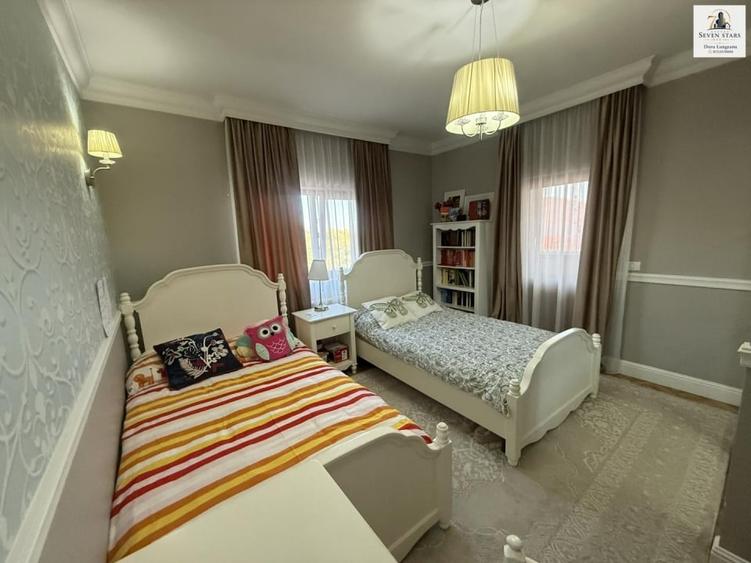 Penthouse cu 10 camere, mobilat în Central