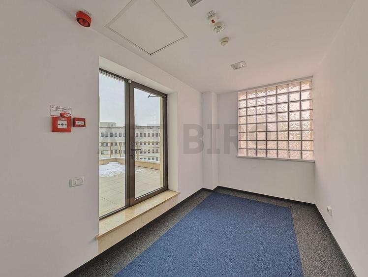 Birou, de 310 mp, în Universitate