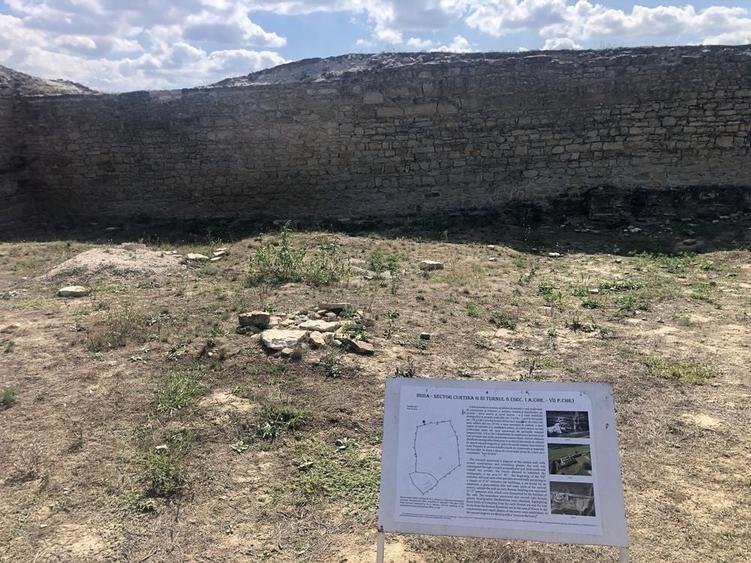 Casă cu 4 camere în Slava Rusă