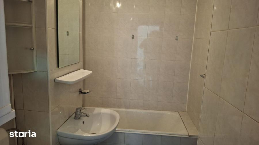 Apartament cu 2 camere semidecomandat în Colentina