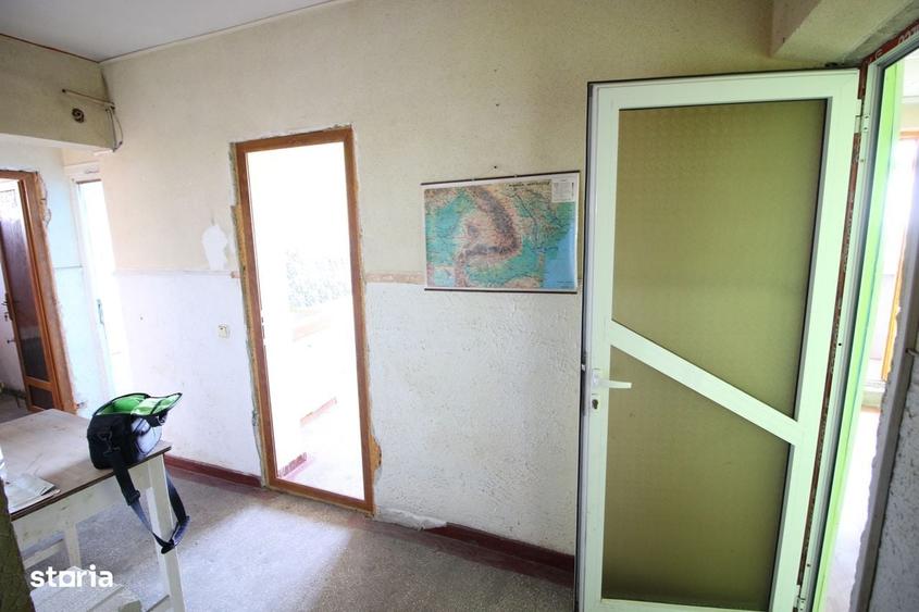 Apartament cu 3 camere decomandat în Micro 20
