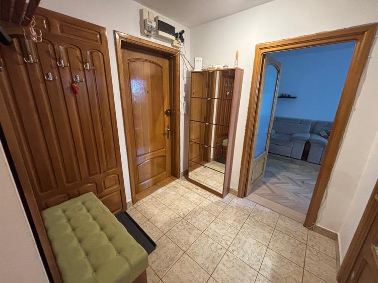 Apartament cu 3 camere decomandat, mobilat în Drumul Taberei