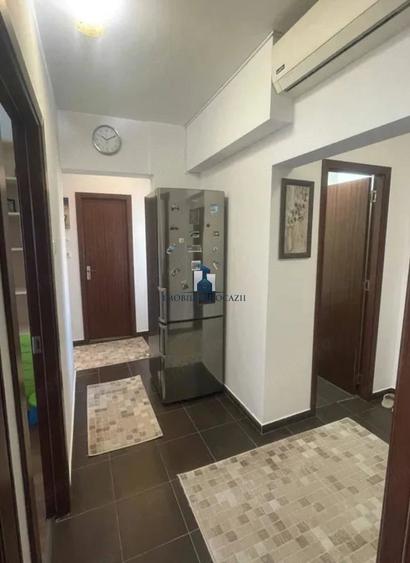 Apartament cu 3 camere decomandat în Berceni