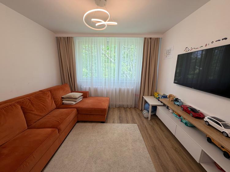 Apartament cu 3 camere decomandat, mobilat în Titan — fotografia 3
