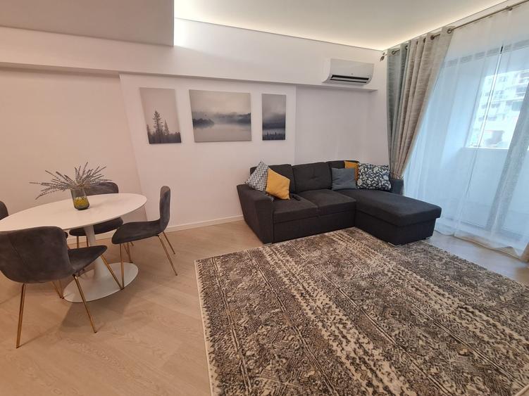 Apartament cu 3 camere semidecomandat în Central