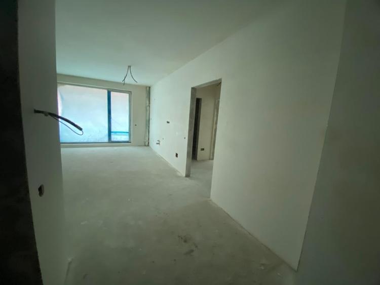 Apartament cu 3 camere semidecomandat în Florești — fotografia 2