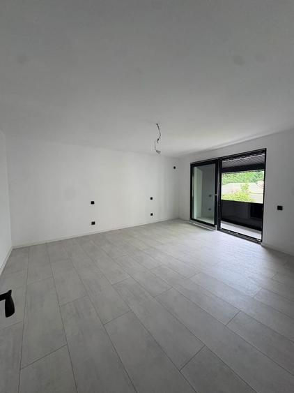 Casă cu 4 camere în Tineretului