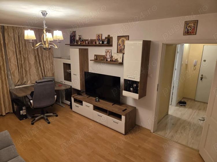 Apartament cu 3 camere decomandat în Lipovei