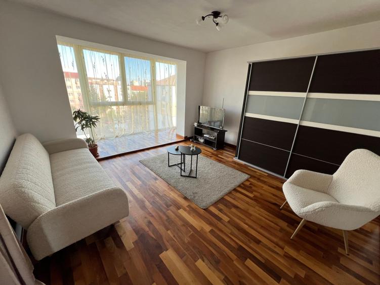 Apartament cu 3 camere în Mihai Viteazul