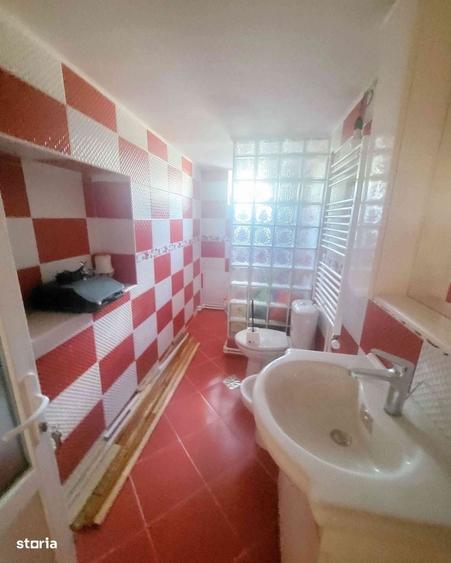 Casă cu 4 camere în Galbeni