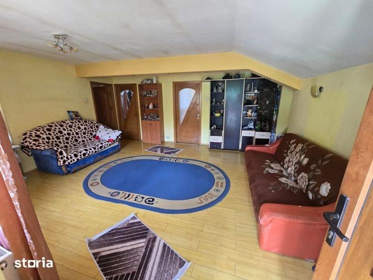 Casă cu 9 camere cu Teren 1295 Mp în Craiovei