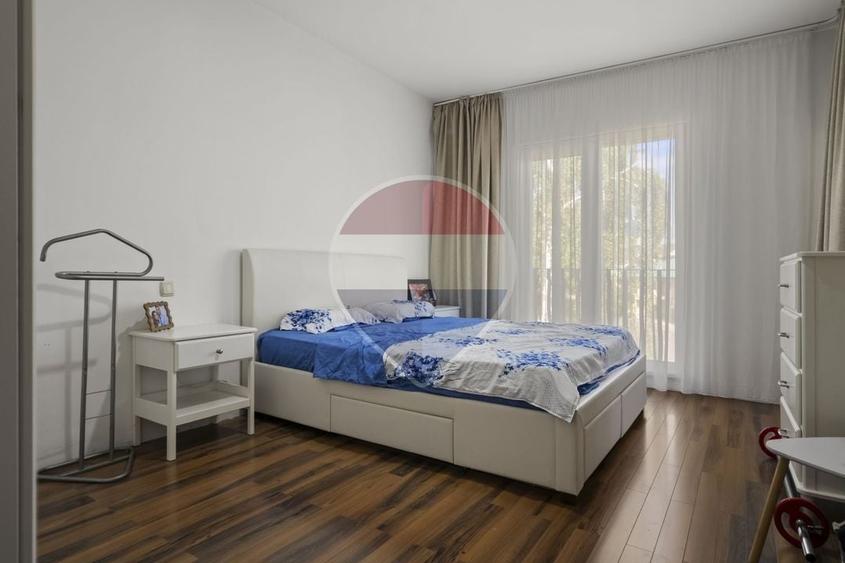 Duplex cu 4 camere cu Piscina în Ștefăneștii de Jos