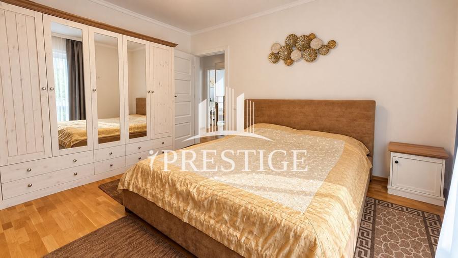 Apartament cu 4 camere decomandat, mobilat în Central