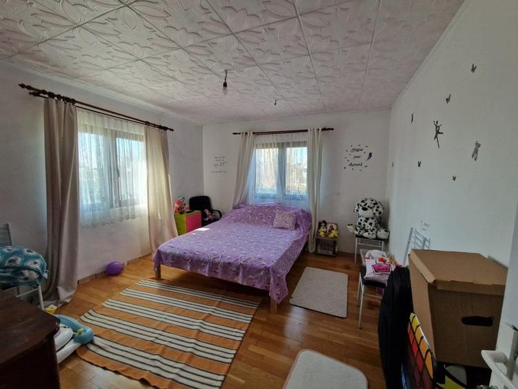 Casă individuală cu 5 camere cu Garaj în Sud-Vest