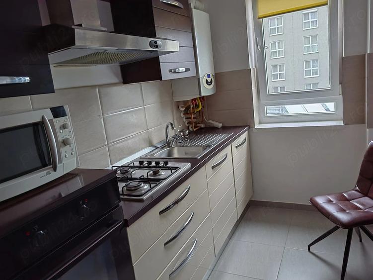 Apartament cu 2 camere decomandat în Tractorul