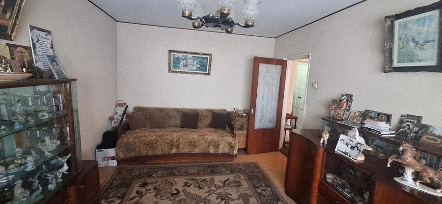 Apartament cu 3 camere decomandat în Republicii